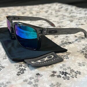Oakley Sunglasses Holbrook Clear Feame Jade Iridium Prizm Polarized 9102
